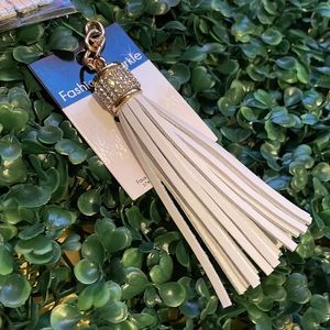 Beautiful large fashion leather 4”tassel🥰